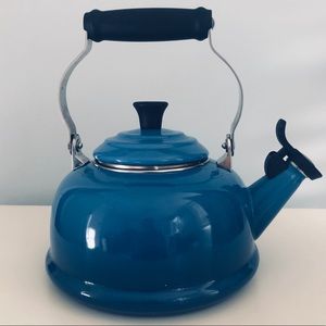 Le Cruset Classic Tea Kettle